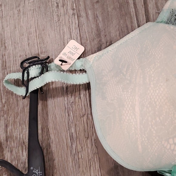 Rene Rofe Set of 2 Size 34C Bras - Picture 3 of 6